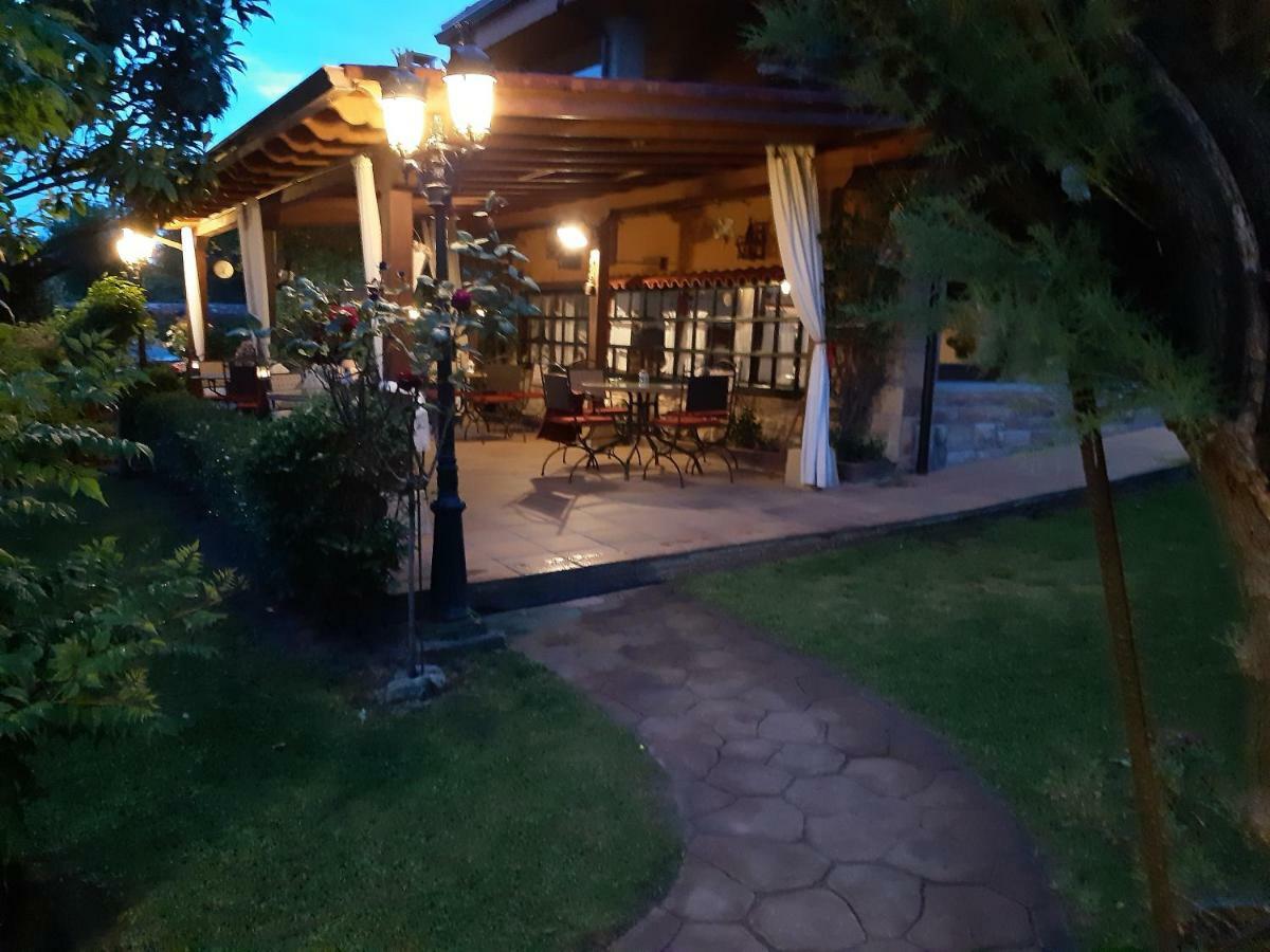 Hosteria Las Fuentes Rubayo Exterior photo